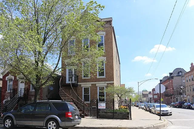 Choice 2 Bed, 2 Bath at Bosworth + Blackhawk (Wicker Park) — Photo 1