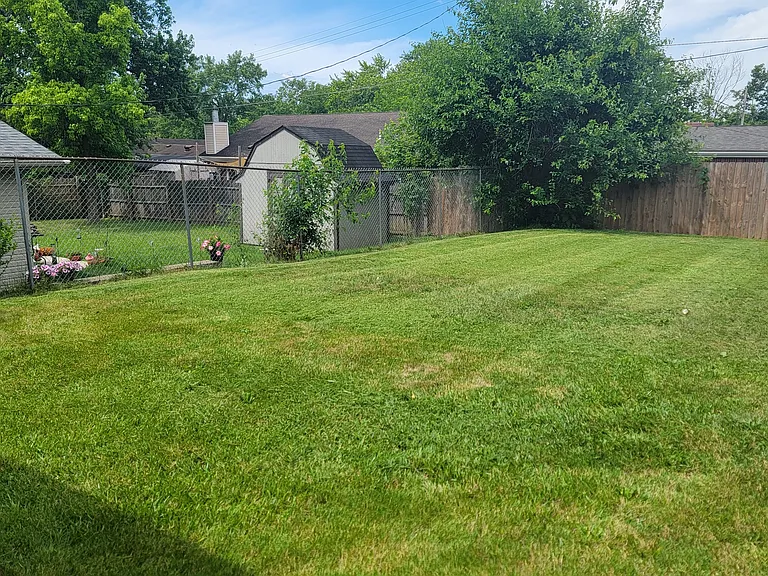 35 Catalpa Dr — Photo 18