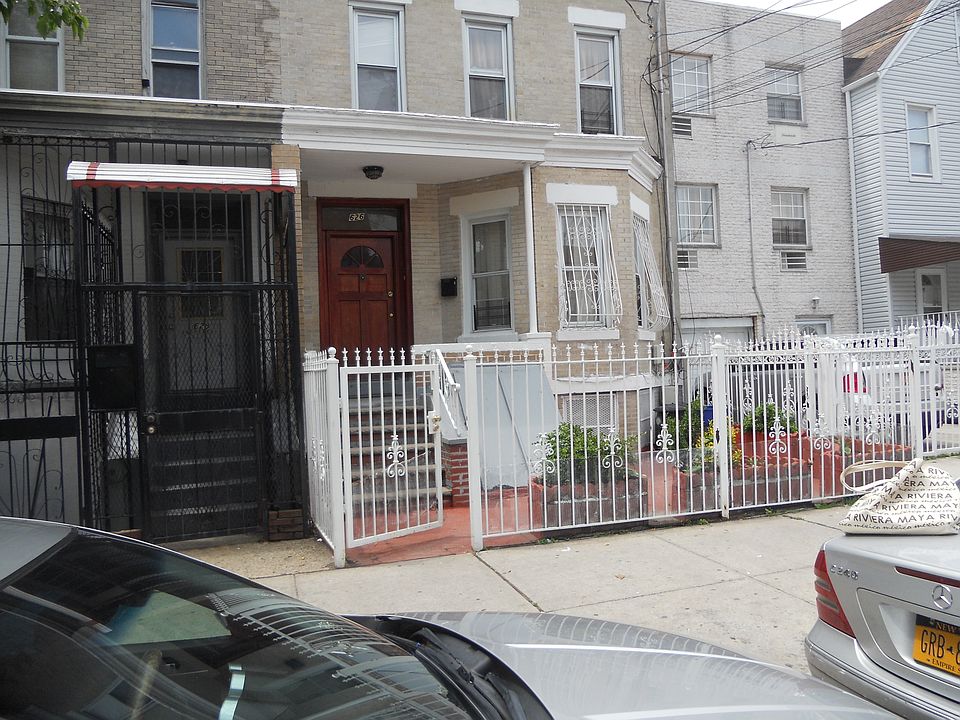 2nd image of 626 Crescent St #2