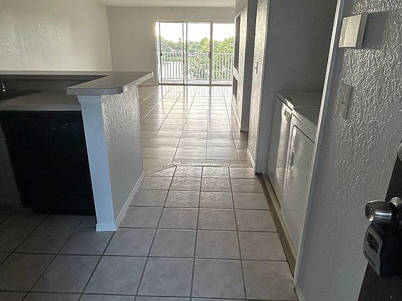 3rd image of 13929 Fairway Island Dr APT 833