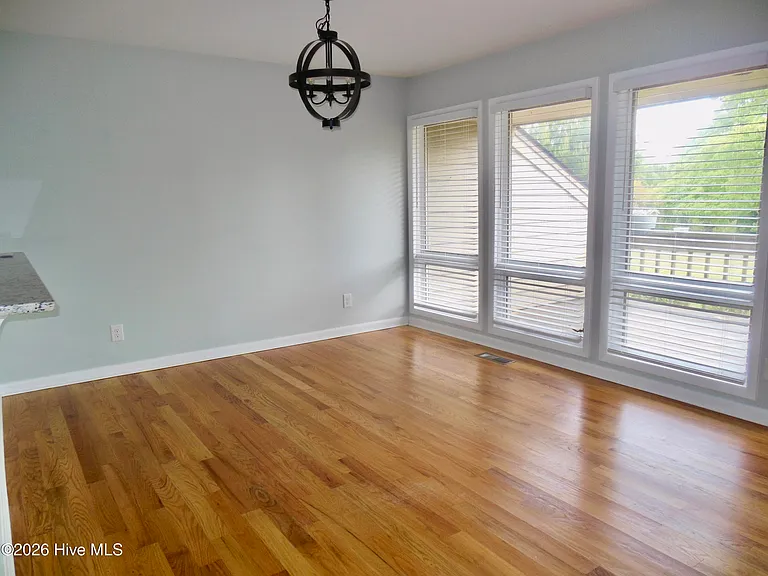 313 Sandpiper Ln — Photo 11