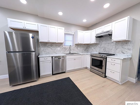 4th image of 2710 Shirley St