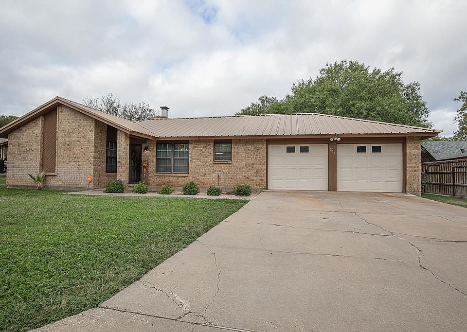 1st image of 214 Sawyer Dr