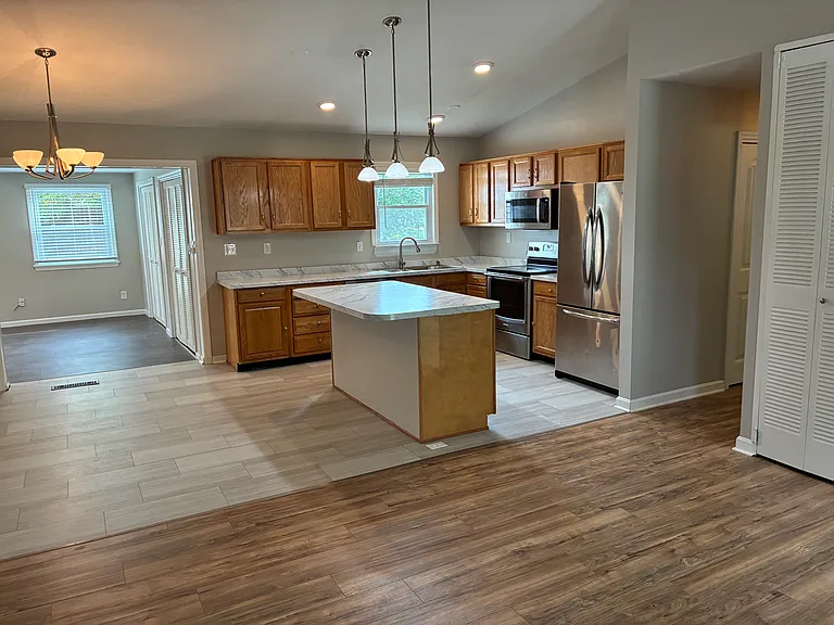 2405 Vinedale Ave — Photo 7