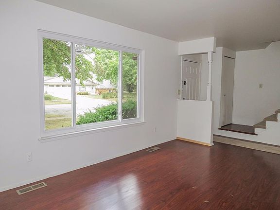 5th image of 9208 Panama Ave