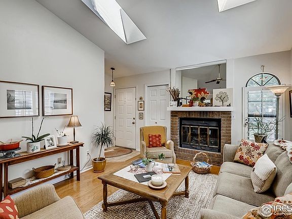 3rd image of 3115 Lake Park Way