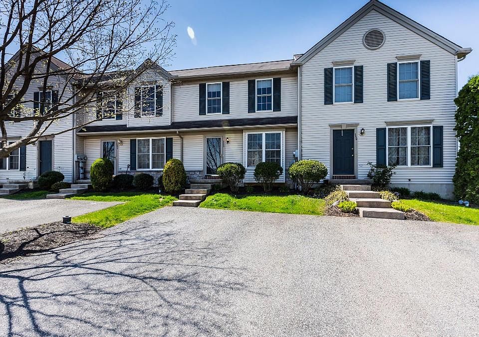 1st image of 328 Banyan Circle Dr