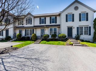 328 Banyan Circle Dr, Lancaster, PA 17603
