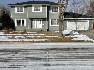 3134 Desert Star Ln, Grand Forks, ND 58201