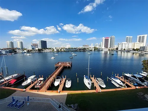 400 Golden Isles Dr #47 Photo 1