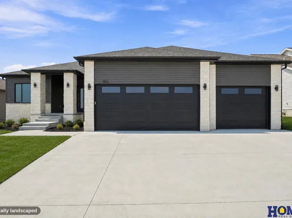 9011 Castle Pine Dr, Lincoln, NE 68516