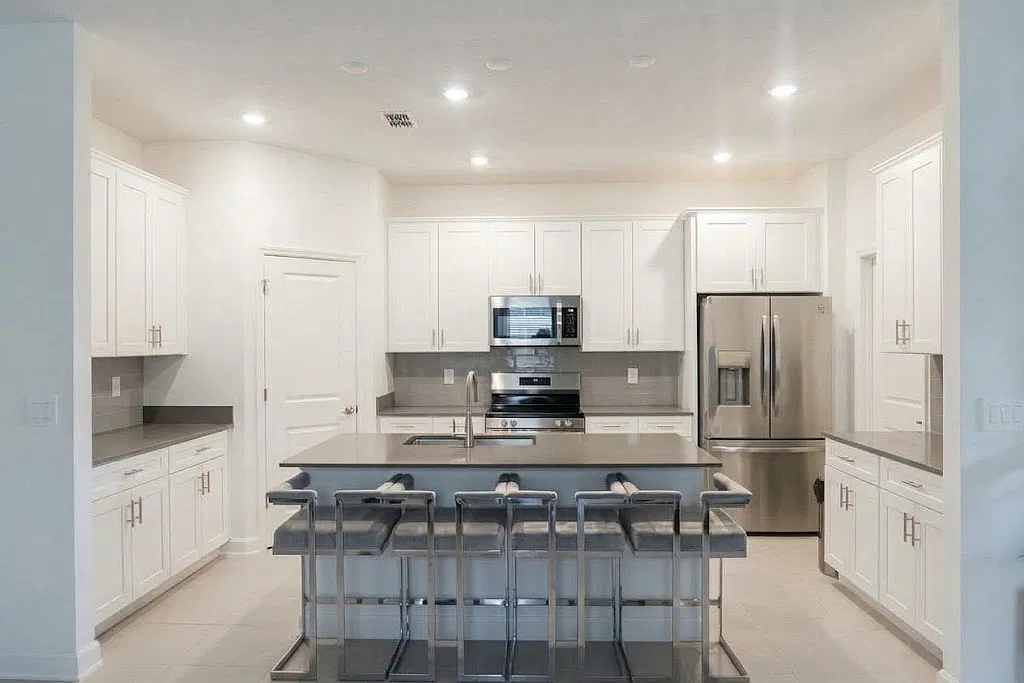 4 bed, 2200 sqft, $2,990 — Photo 4