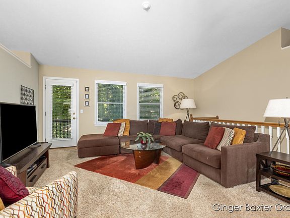 3rd image of 4001 Oak Valley Ct SW