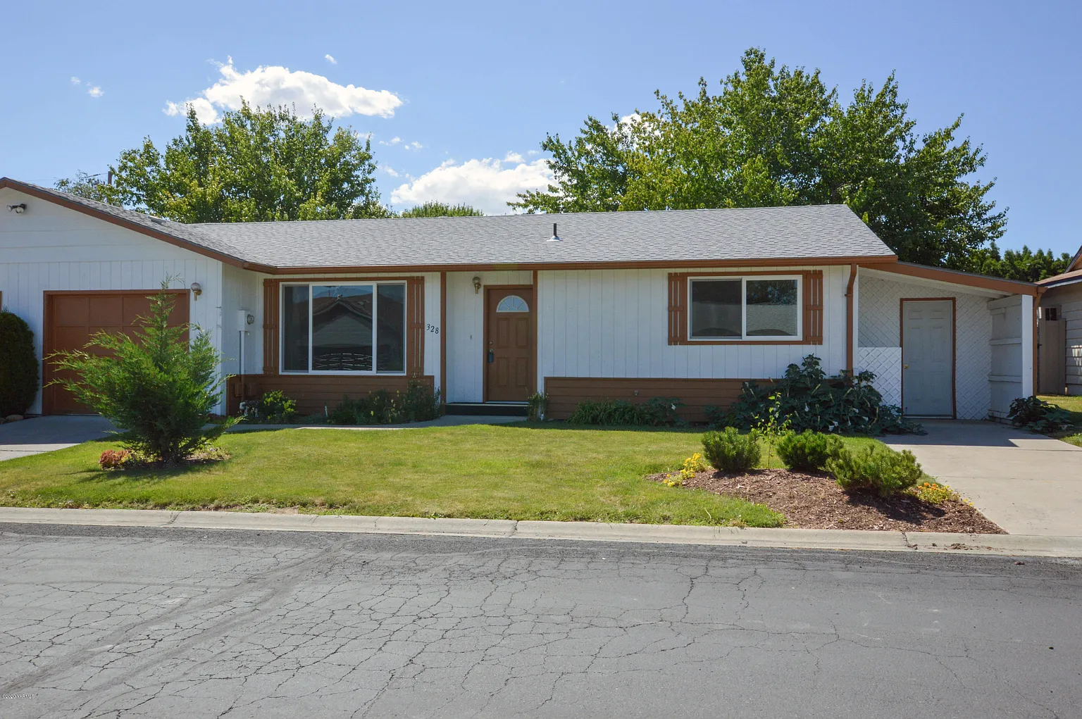 328 S 76th Ave photo 1