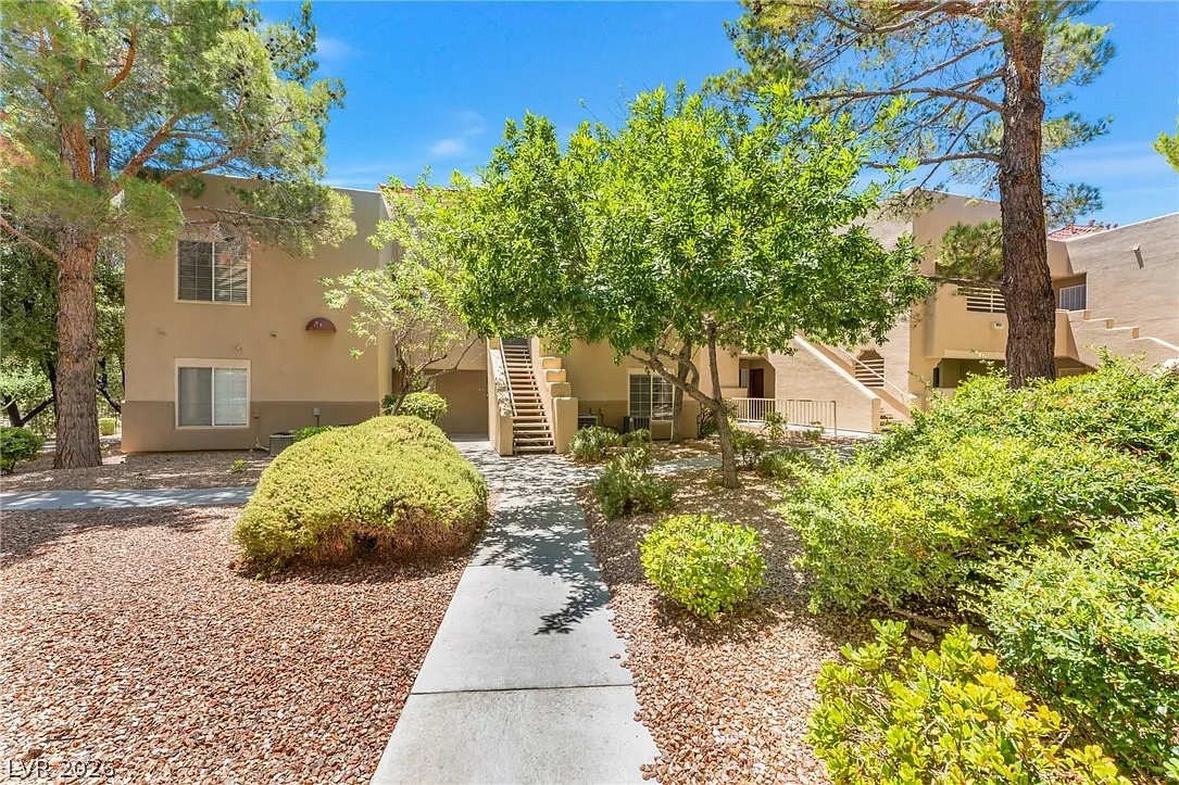 3 bed, 2.0 bath, 1243 sqft, $1,800 — Photo 1