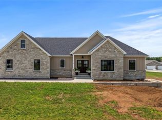 714 Magnolia Dr, Farmington, MO 63640