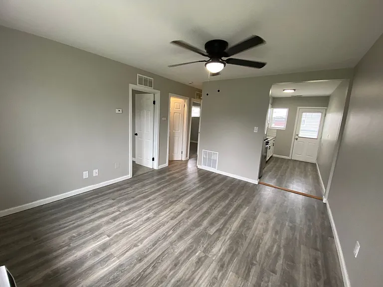 Ranch Apartment Homes in Great Troy Location — Photo 33