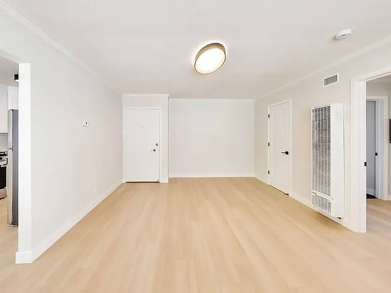 1249 Oak Grove Ave #4 — Photo 10