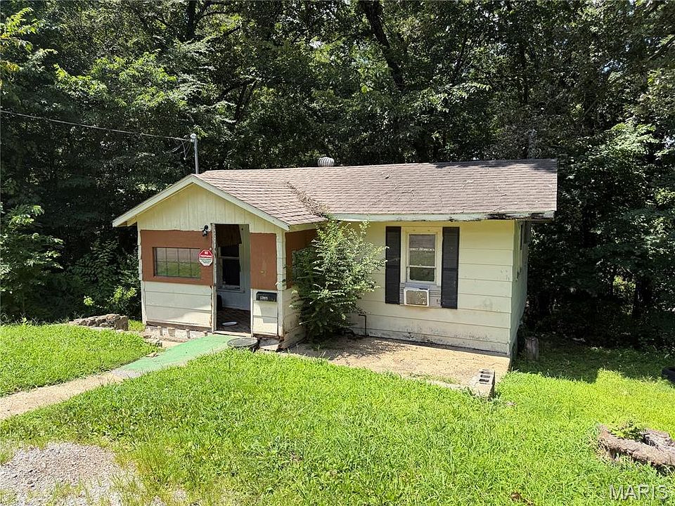 2nd image of 1049 Cole Ave
