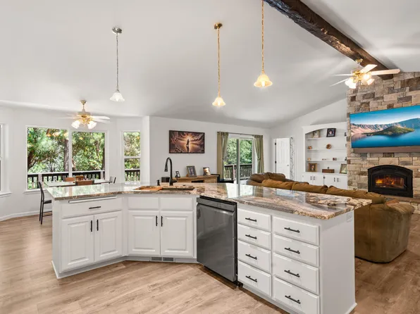 1281 N Pinnon Rd, Grants Pass, OR 97526