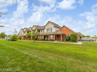 21629 Majestic Dr, Brownstown, MI 48183