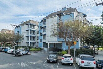 1st image of 720 W 4th St #3