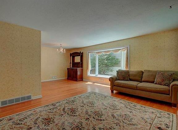 4th image of 3805 W 51st St
