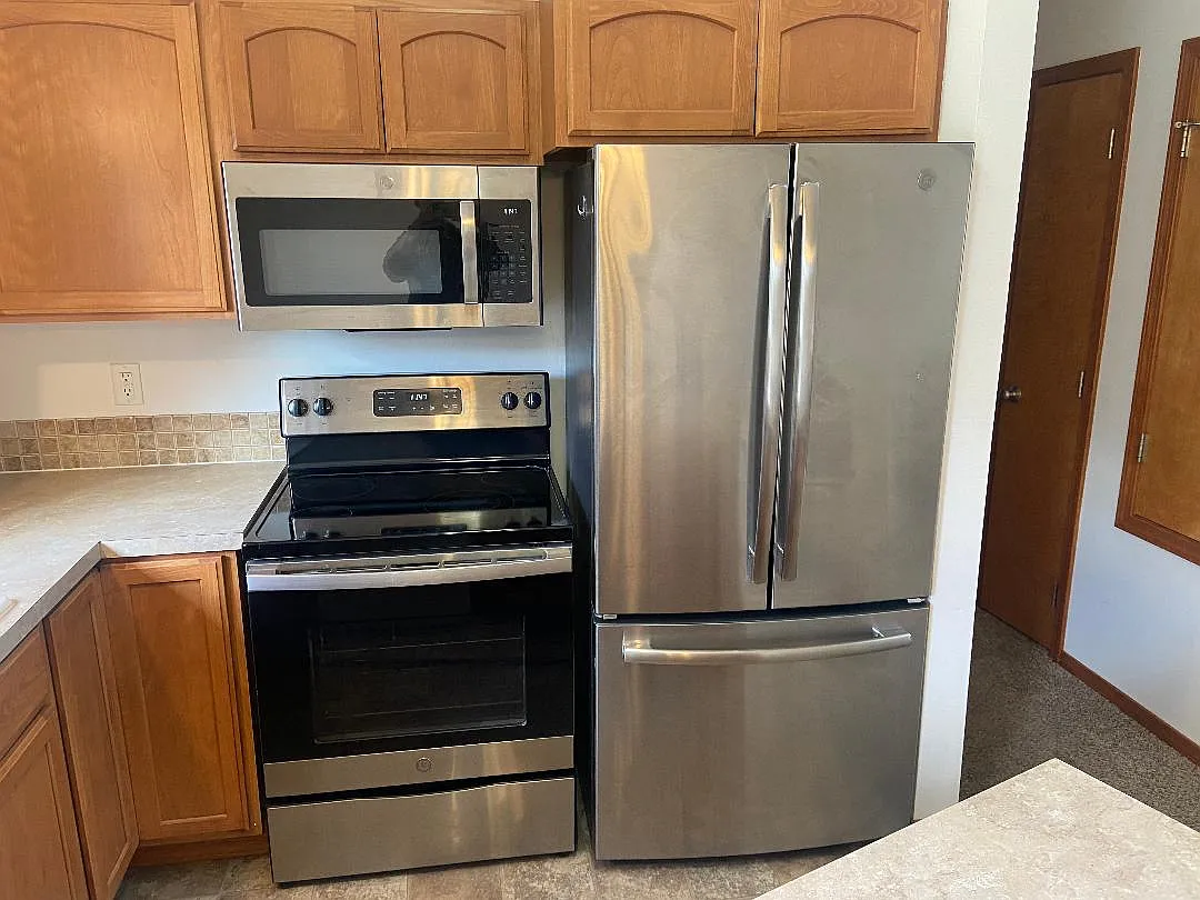 4 bed, 1700 sqft, $2,400 — Photo 2