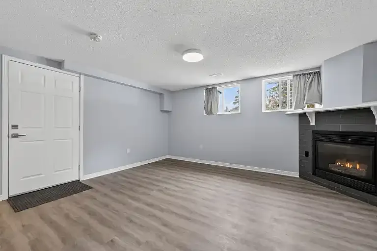 45 Assiniboine Dr #1 — Photo 3