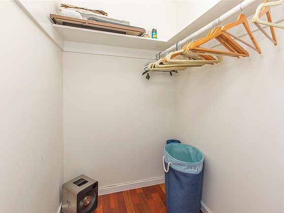 3rd image of 822 N Point St #A