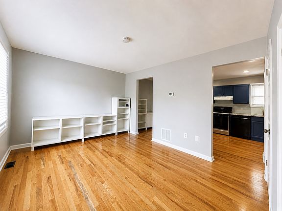 3rd image of 916 Portia Ct
