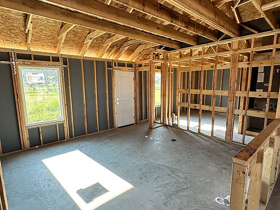 5th image of 33 Farmhouse Cir