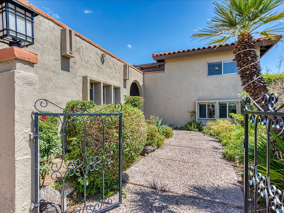 1542 E Solano Dr