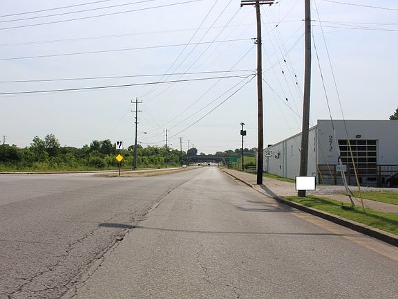 4th image of 241 Broadmoor Dr