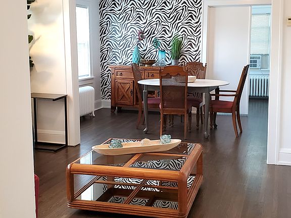 3rd image of 1918 Oliver Ave N #2