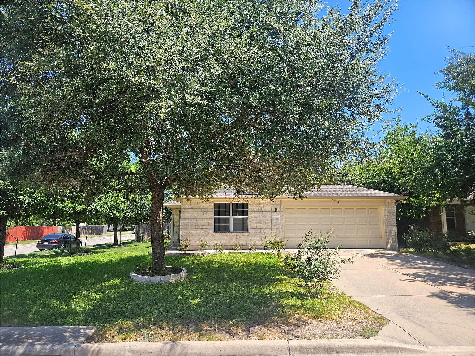 4 bed, 2.0 bath, 1865 sqft, $1,950 — Photo 3