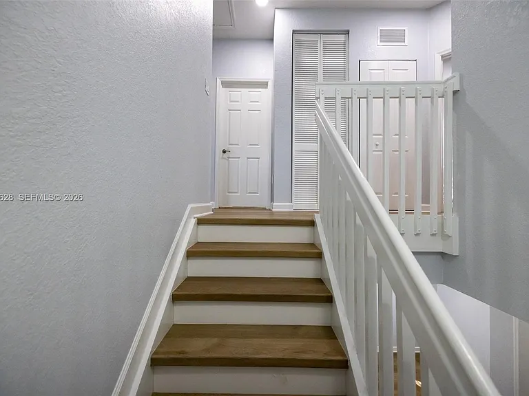 3213 SE 6th St — Photo 12