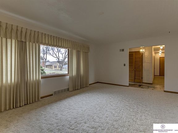 4th image of 5967 Western Ave