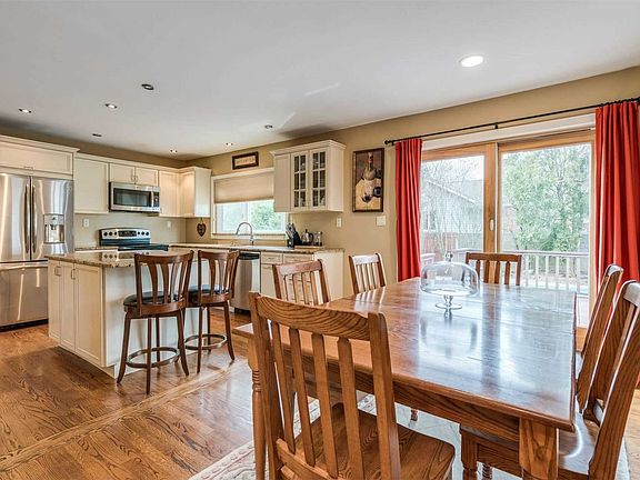 4th image of 10 Brooks Ave