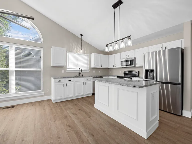 8050 Knights Crossing Dr — Photo 32
