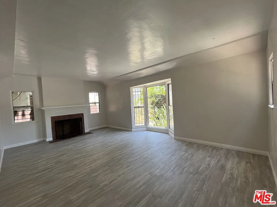 3 bed, 2.0 bath, 1500 sqft, $3,850 — Photo 2