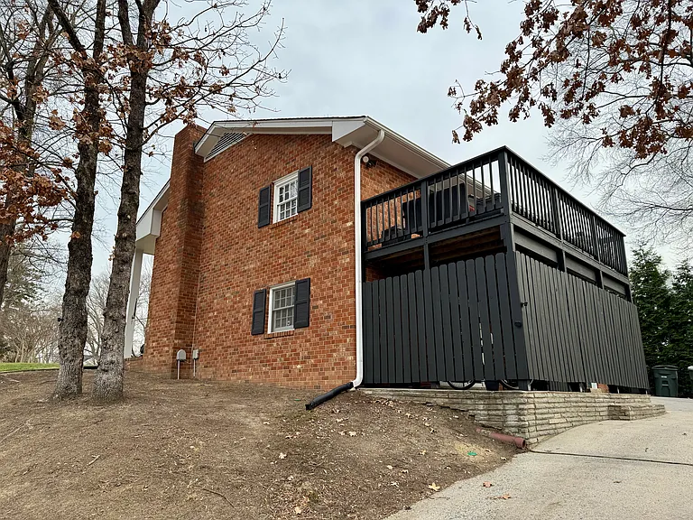 1715 W Market St — Photo 17
