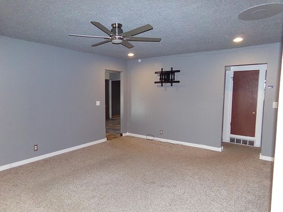 3rd image of 1215 Harney Dr