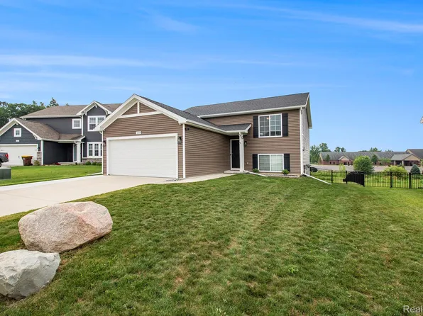 3209 Hill Hollow Ln, Howell, MI 48855