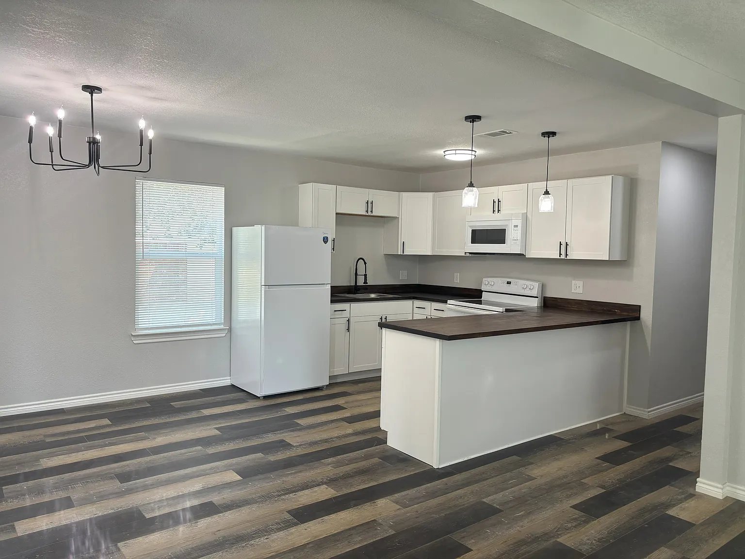 3 bed, 1056 sqft, $1,750 — Photo 1
