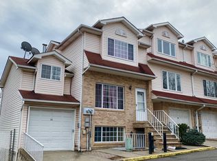 14 Fawn Ln, Staten Island, NY 10306