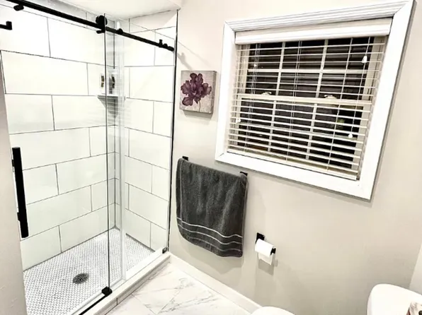 909 N Burghley Ave, Ventnor, NJ 08406