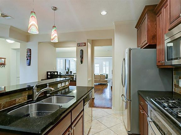 The double under-mount kitchen sink makes it a breeze for cleanup.