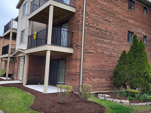 2nd image of 600 W 65th St APT 2