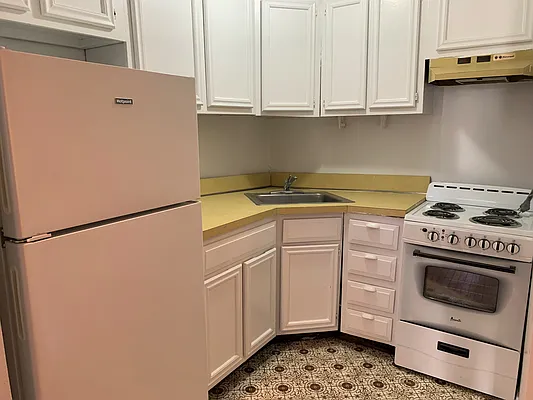 Rented by Joe Gotham LTD | media 13